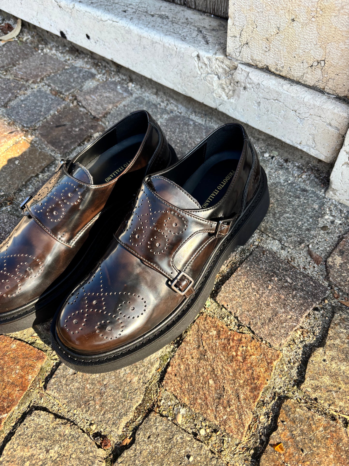 MONK STRAP